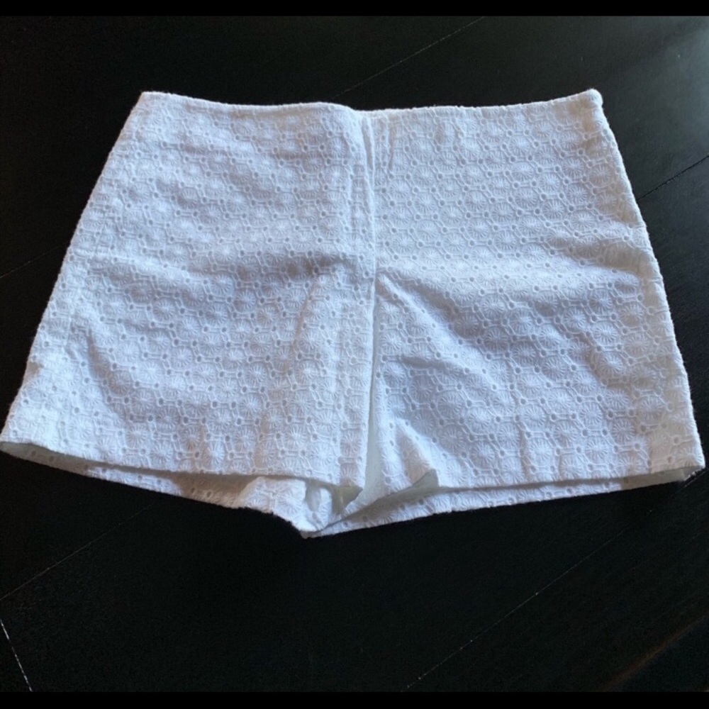 Ann Taylor - shorts-size 6 - white - side zip